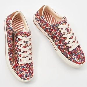 Taos Flower Sneakers 8.5